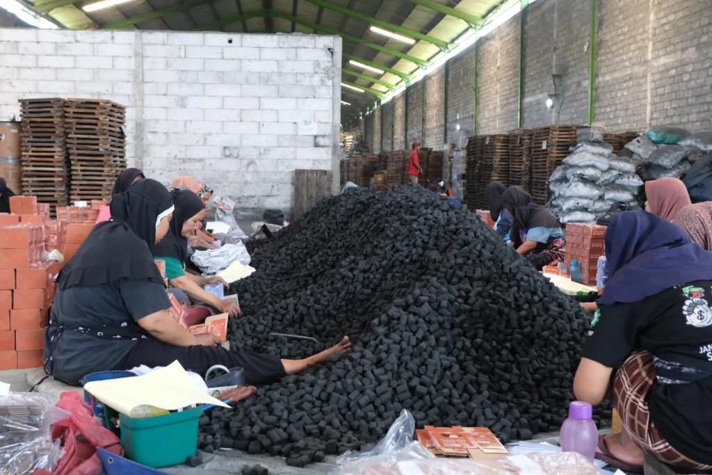 coconut charcoal briquettes Indonesia for export